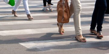 Novas regras e multas mais pesadas para pedestres entraram em vigor