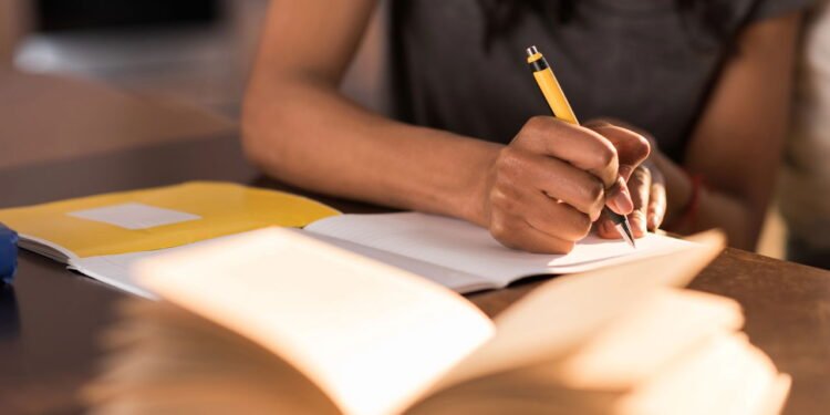 Entenda como uma pessoa escreve a letra "A" - Créditos: depositphotos.com / TarasMalyarevich