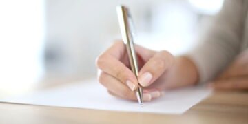 Pessoas mais inteligentes escrevem a letra H desse jeito, segundo a grafologia