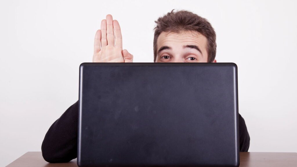 Por que algumas pessoas evitam festas e aglomerações,  segundo a psicologia