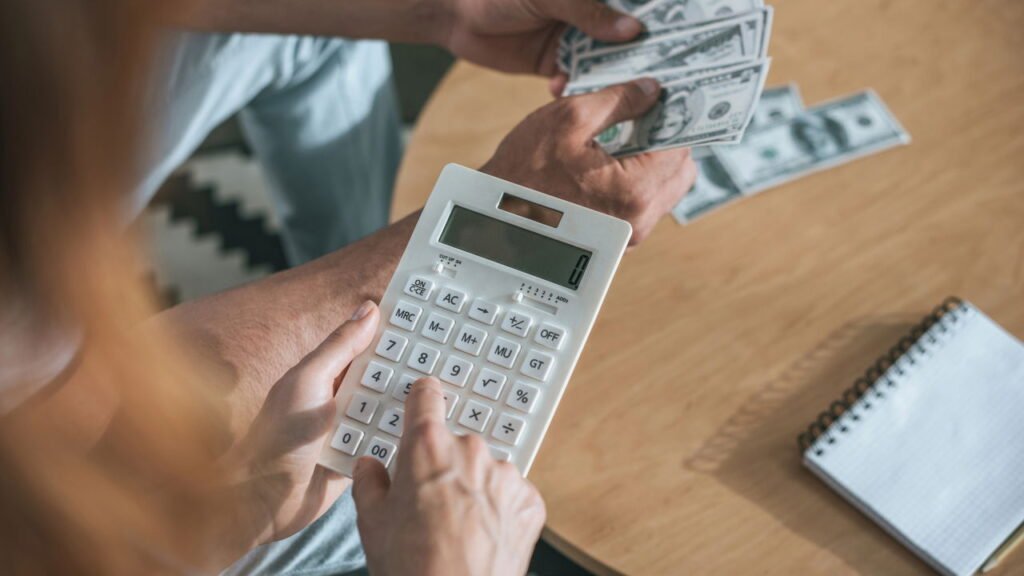 Os truques da psicologia que fazem você gastar dinheiro sem notar