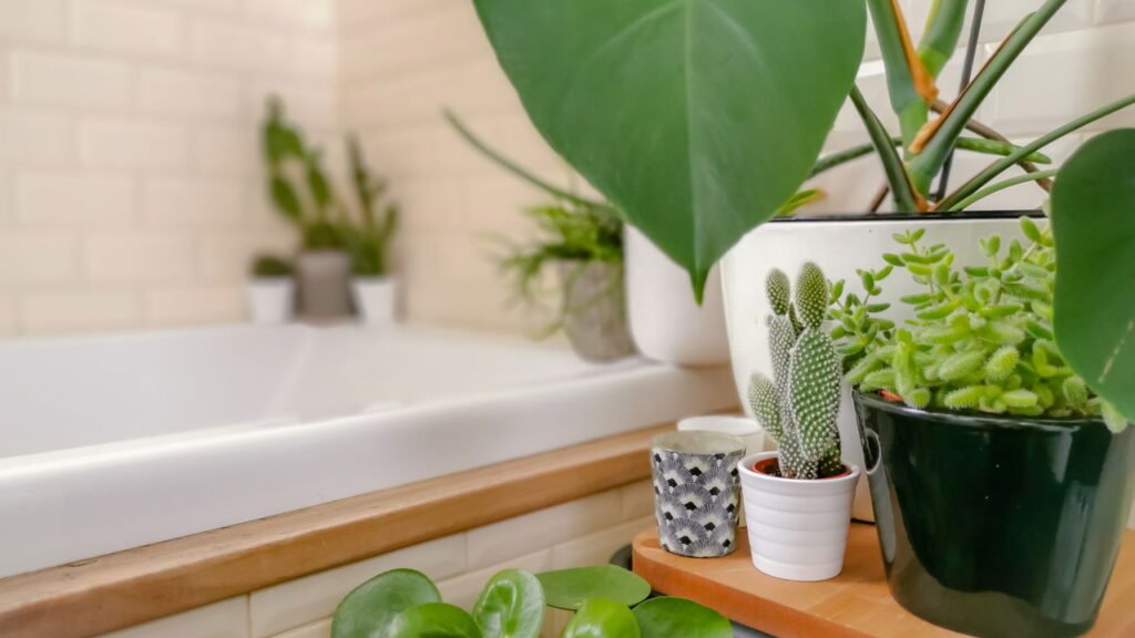 Ideias criativas para renovar banheiros pequenos e valorizar o ambiente