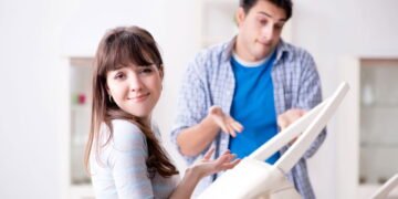 O truque para consertar facilmente uma poltrona afundada sem ter que levar ao estofador