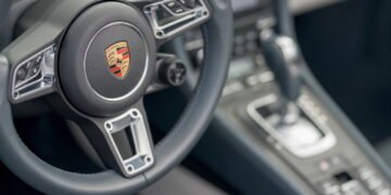 Carros de luxo usados podem virar dor de cabeça no bolso, alerta especialista