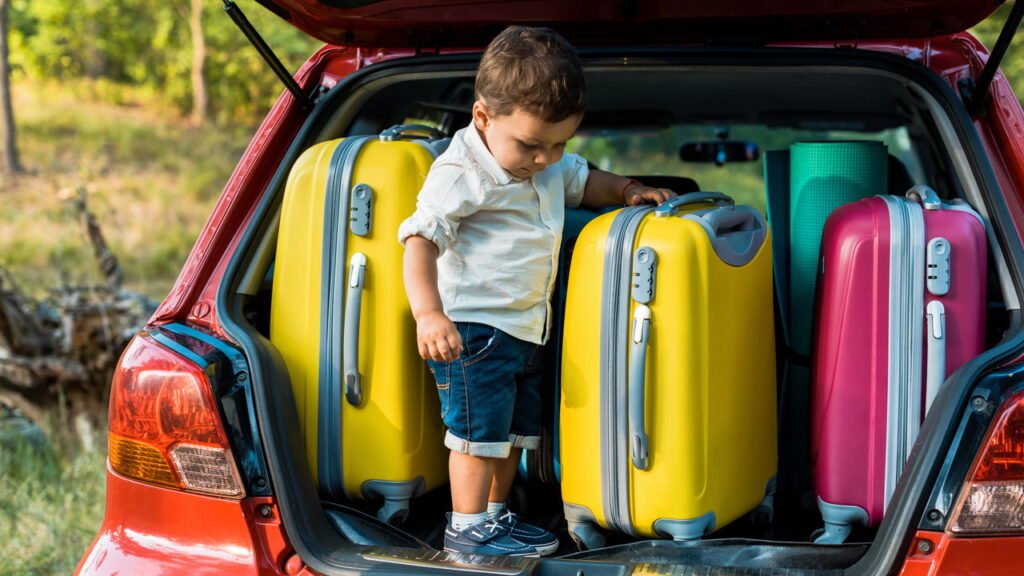 Carros seminovos econômicos, modernos e com porta-malas espaçosos