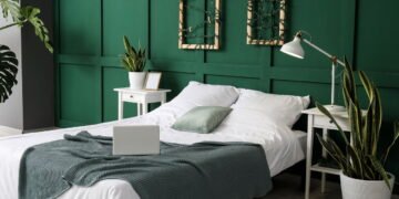 Ideias criativas para destacar a parede atrás da cama sem gastar muito