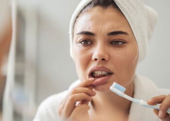 Esse sintoma bucal pode levar à perda dos dentes, veja como evitar