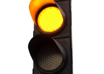 A dúvida no trânsito que pode te custar caro no sinal amarelo