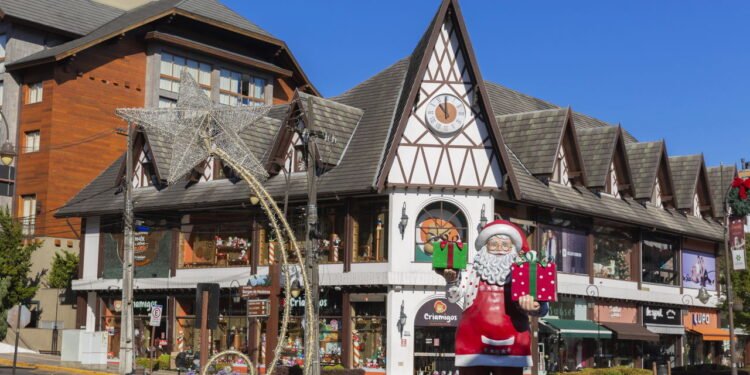 Essas cidades com cara de vila europeia viram destinos perfeitos no inverno