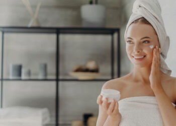 Rotina de cuidados com a pele fica mais fácil com kits que funcionam em conjunto