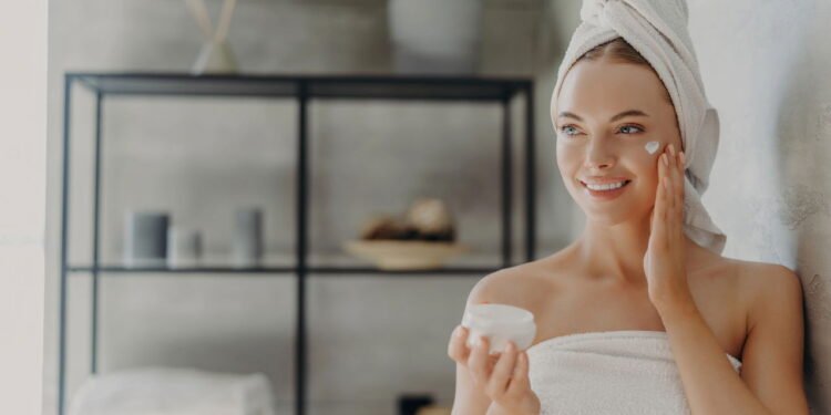 Rotina de cuidados com a pele fica mais fácil com kits que funcionam em conjunto