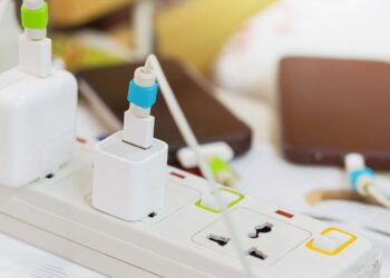 5 tomadas inteligentes que vão te ajudar a economizar na conta de luz