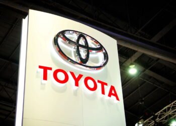 SUV híbrido da Toyota que faz 30 km por litro chega ao Brasil em outubro