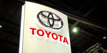 SUV híbrido da Toyota que faz 30 km por litro chega ao Brasil em outubro