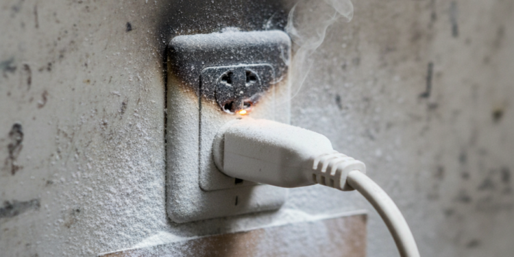 Pó branco pode ser questão de alerta - Cuidado e atenção ao risco de incêndio - Créditos: depositphotos.com / weerapat