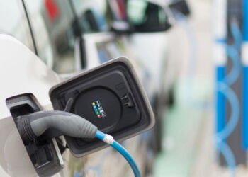 Carros híbridos com motor duplo estão virando tendência no Brasil urbano