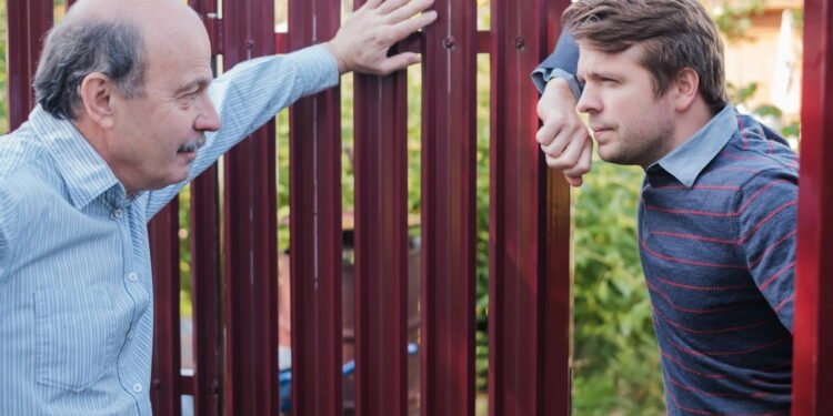 Problemas entre vizinhos - Créditos: depositphotos.com / Koldunova_Anna