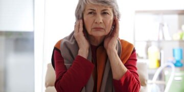 Veja o motivo para você nunca ignorar um zumbido constante nos ouvidos