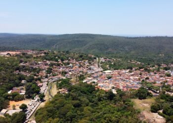 Essa cidade com menos de 11 mil habitantes tem trilhas, cachoeiras e um festival ao ar livre de graça