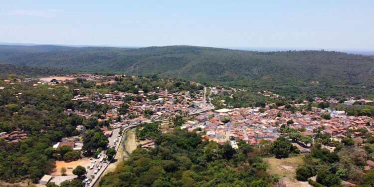 Essa cidade com menos de 11 mil habitantes tem trilhas, cachoeiras e um festival ao ar livre de graça