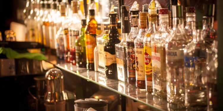 Bebidas adulteradas com metanol no Brasil preocupam autoridades