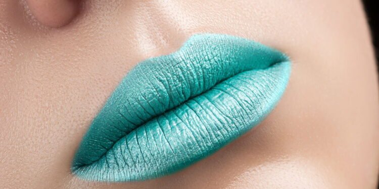 Truques para dar mais volume aos lábios sem preenchimento