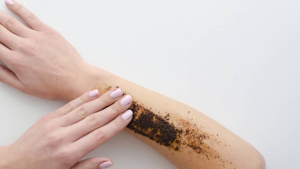 Deixe sua pele tão macia quanto de um neném usando borra de café