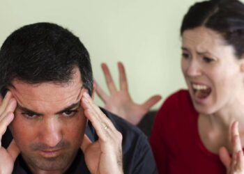 O que a psicologia revela sobre quem evita conflitos ficando em silêncio