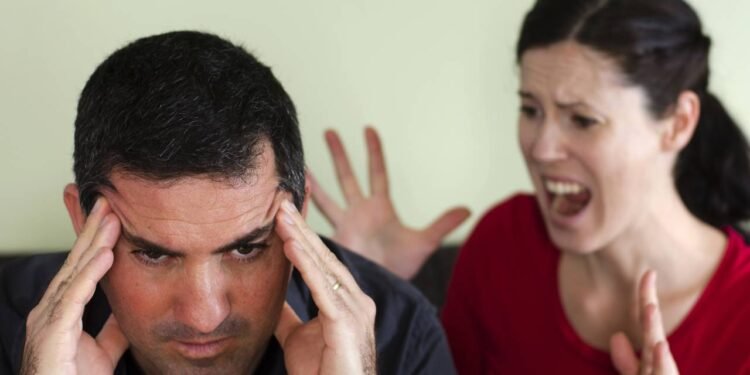 O que a psicologia revela sobre quem evita conflitos ficando em silêncio