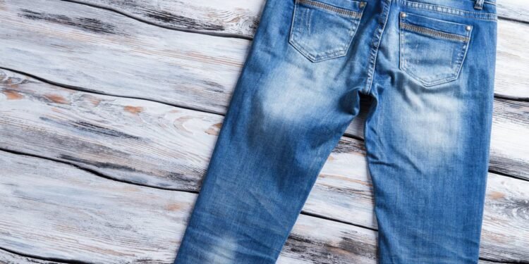 Esse jeans voltou e tem feito mulheres se sentirem mais confiantes no espelho
