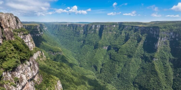 Essa cidade guarda os cânions mais impressionantes do Brasil