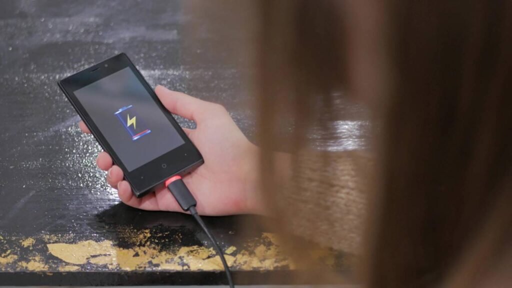 Seu celular não carrega? Veja 6 soluções simples antes da assistência
