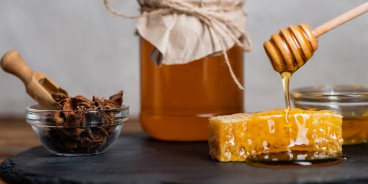 Receita natural com cera de abelha que hidrata mais que cremes caros