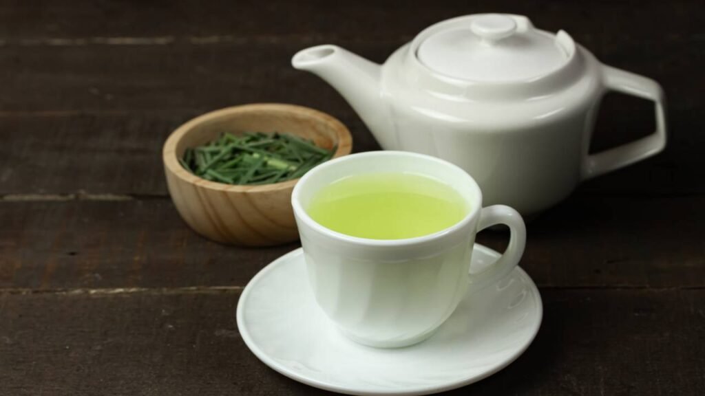 Como cultivar capim-limão em vasos e ter chá fresco sempre