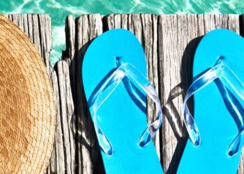 Adeus às rasteirinhas, esse é o novo chinelo que promete dominar o verão 2026