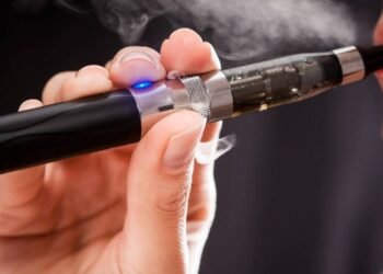 O hábito que parece inofensivo mas preocupa a OMS no mundo todo