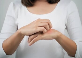 Coceira na mão esquerda: o que pode ser?