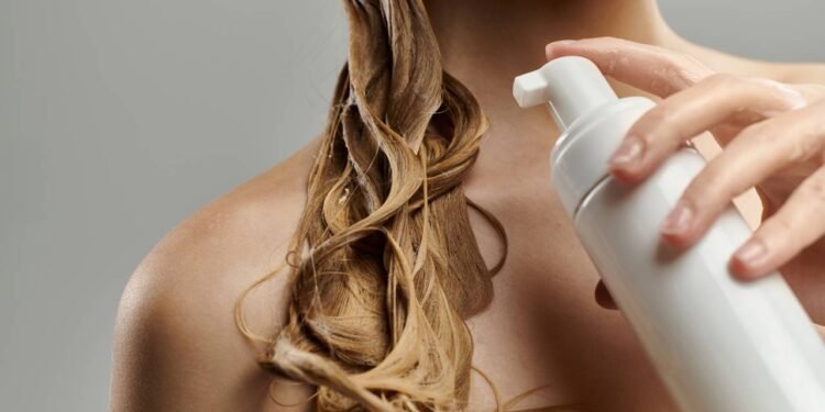 Vinagre no cabelo pode parecer loucura, mas vai transformar seus fios