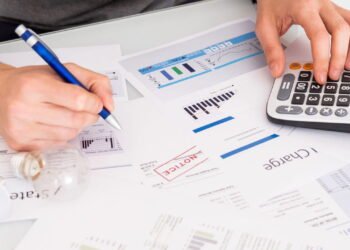 Esses itens consomem energia mesmo desligados e ninguém te contou isso