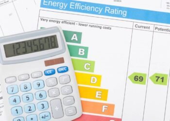 Ajustei isso no chuveiro e minha conta de luz despencou 40% no mês seguinte