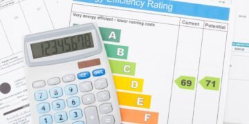 Ajustei isso no chuveiro e minha conta de luz despencou 40% no mês seguinte