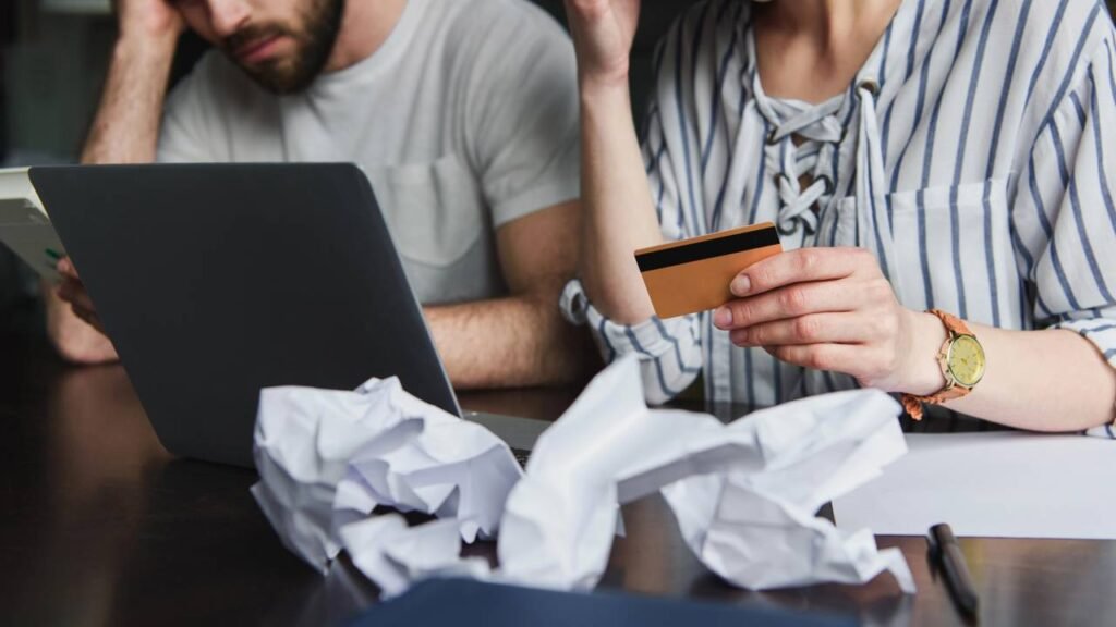 Ajustei isso no chuveiro e minha conta de luz despencou 40% no mês seguinte