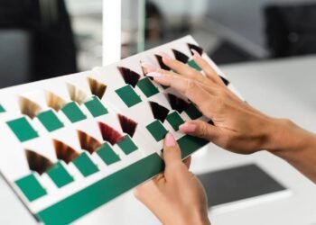 As cores de cabelo ultrapassadas e suas substituições modernas e iluminadas