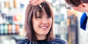 Franja que rejuvenesce e transforma o visual e virou obsessão nos salões