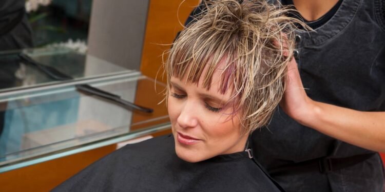 O corte curto que combina com todos os rostos e promete dominar a primavera