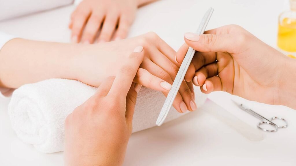 As cores de esmalte da primavera que duram muito e combinam com tudo