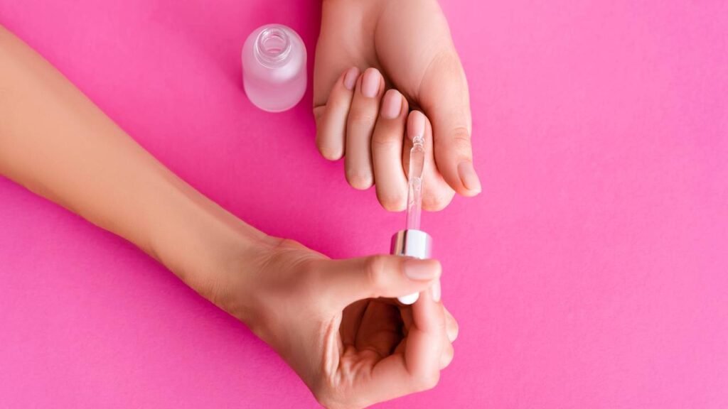 Suas unhas podem ficar mais fortes e bonitas com pequenas mudanças