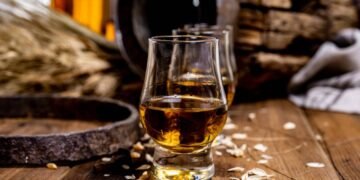 Marca popular de uísque e vodca entra com pedido de falência e encerra suas atividades