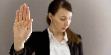 Por que tantas pessoas não conseguem dizer não, segundo a psicologia