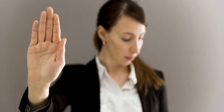 Por que tantas pessoas não conseguem dizer não, segundo a psicologia